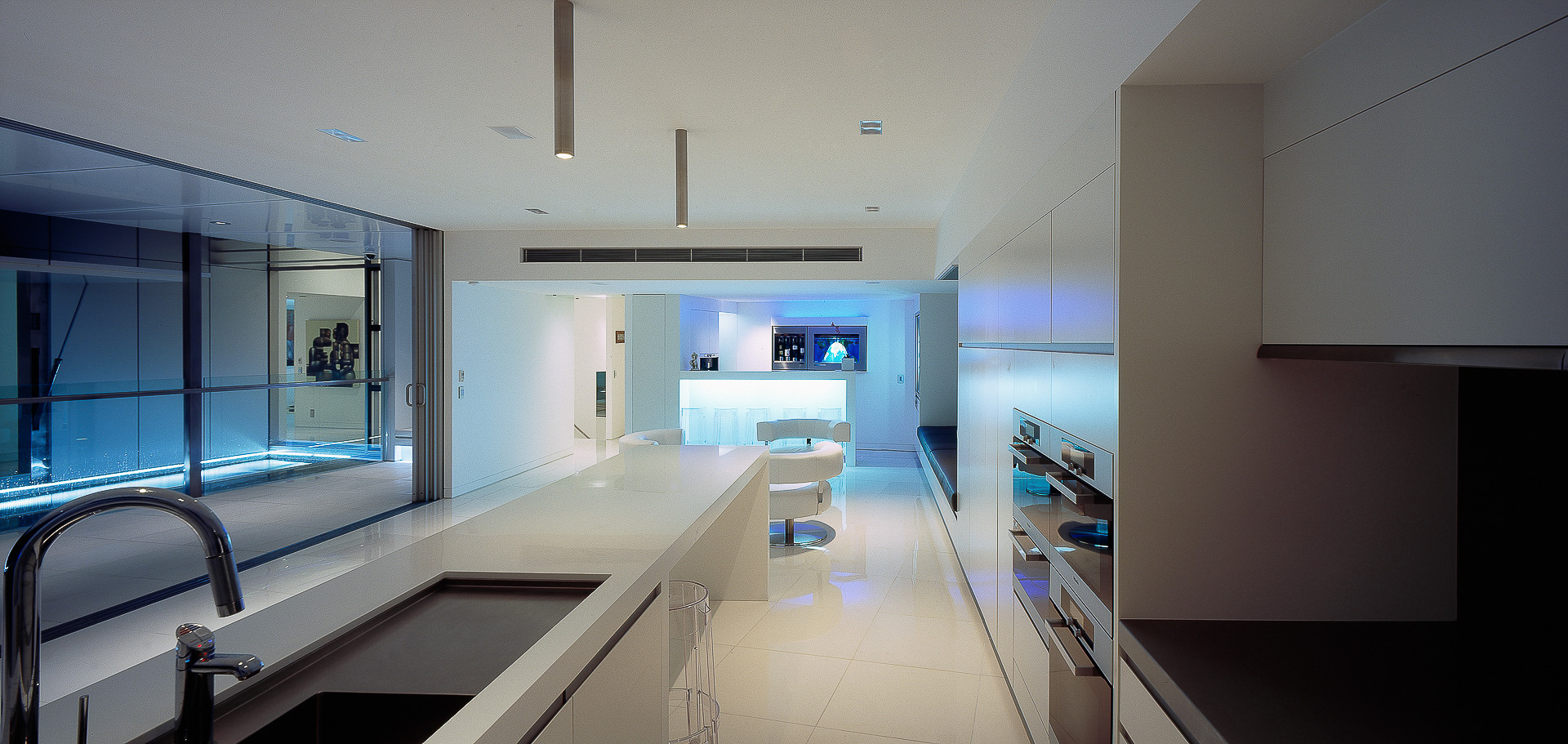 White kitchen, thermoformed corian, glacier white, luxury kitchen, ultramodern kitchen, minimal kitchen, minka joinery